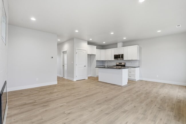 Building Photo - 661 Creative Way