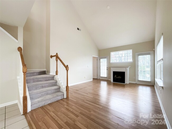Building Photo - 217 Arlington Downs Blvd
