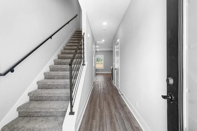 Foto del edificio - Newer End-Unit Townhome in Gated 11 South Community