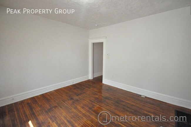 Building Photo - 1502 Summit St