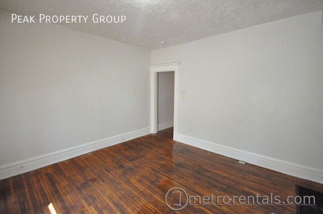 Building Photo - Available Now! Located in Weinland Park, j...
