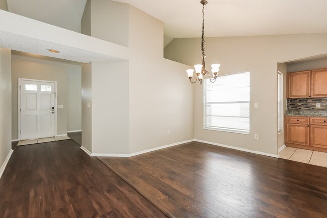Building Photo - 1428 High Knoll Dr