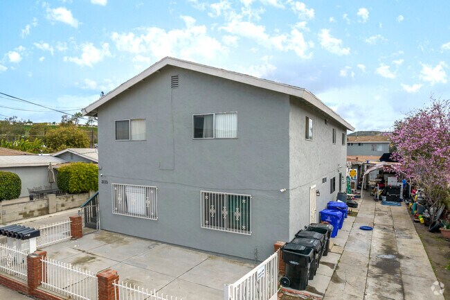Building Photo - 2215-2225 Smythe Ave