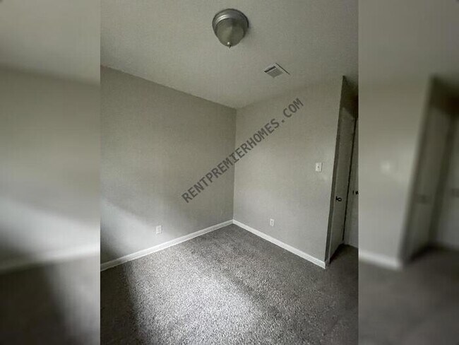 Building Photo - 6706 W Wakefield Dr