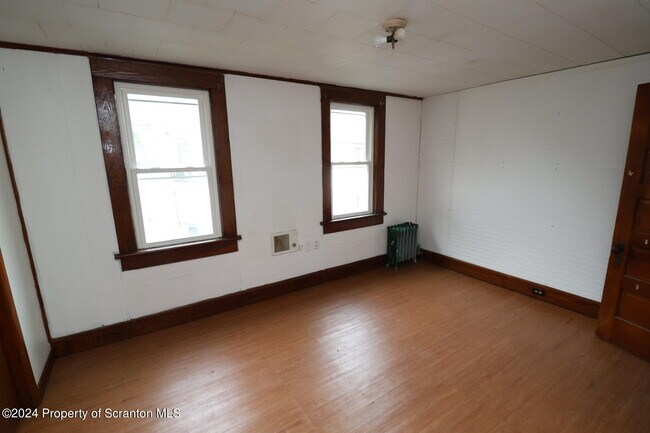 Building Photo - 87 Belmont St