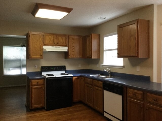 Building Photo - 208 Sonoma Drive