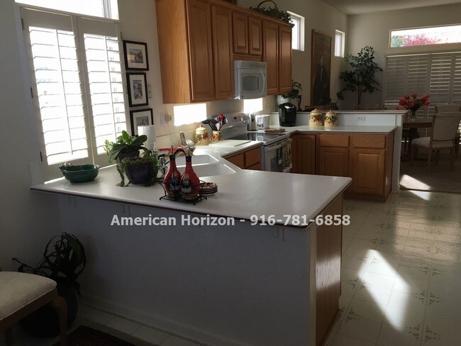 Foto del edificio - LEASED--Three Bedroom in Sun City Roseville