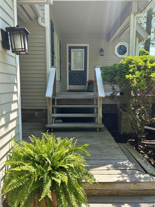 Building Photo - 465 Tarpon Dr