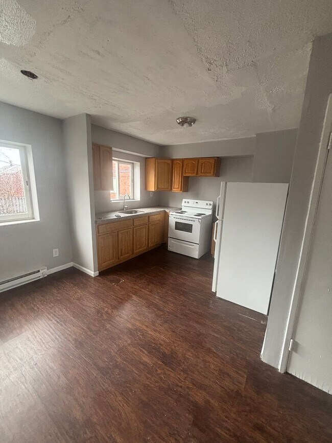 Building Photo - 14520 Milverton Rd