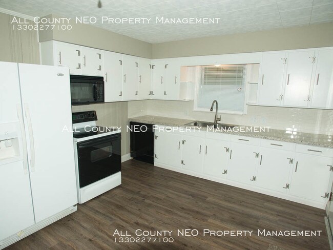Foto del edificio - Ideal House in Cuyahoga Falls Available Now!