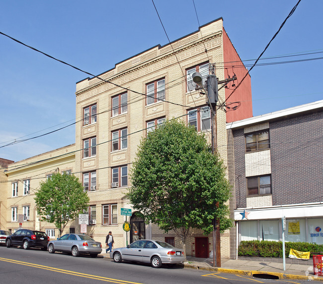 Foto del edificio - 336 Anderson Ave