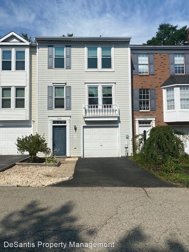 Foto principal - 3 br, 2.5 bath House - 902 Lexington Drive