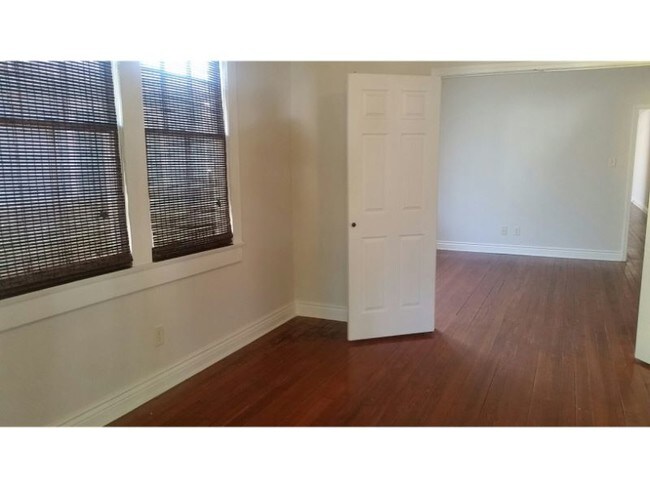 Building Photo - 5623 Woodlawn Pl