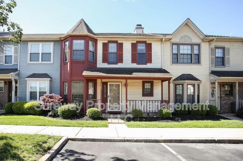 Foto principal - 127 Crown Prince Dr