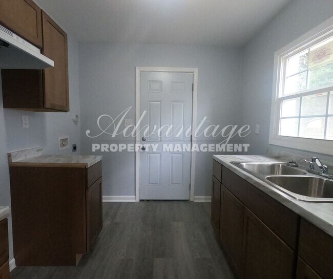 Foto del edificio - Charming 3-bedroom, 1.5-bath duplex
