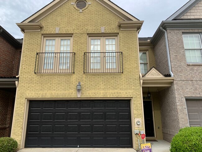 Building Photo - 1707 Oakbrook Lake Dr