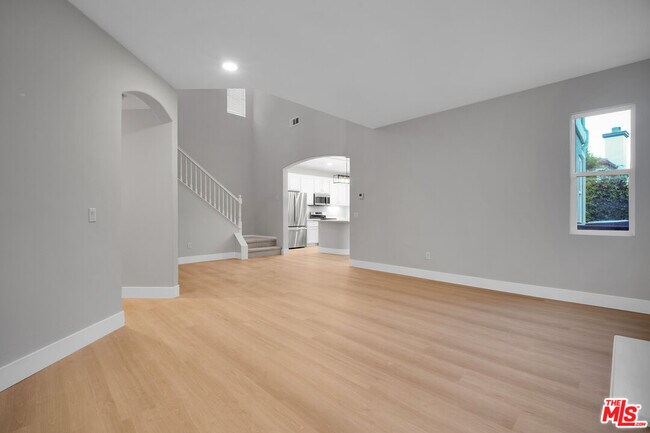 Foto del edificio - 24130 Tango Dr