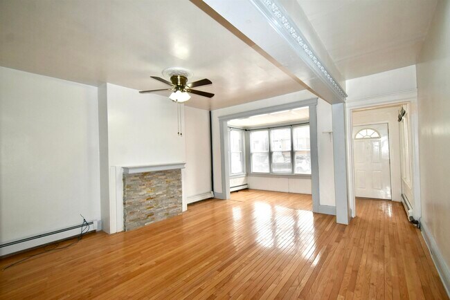 Building Photo - 30 Roosevelt Ave
