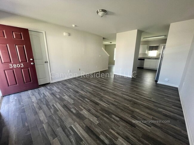 Foto del edificio - Beautiful 3b Room!Move in ready!