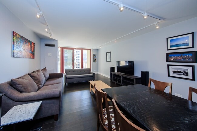 Living Room - 200 N Dearborn St Apartment