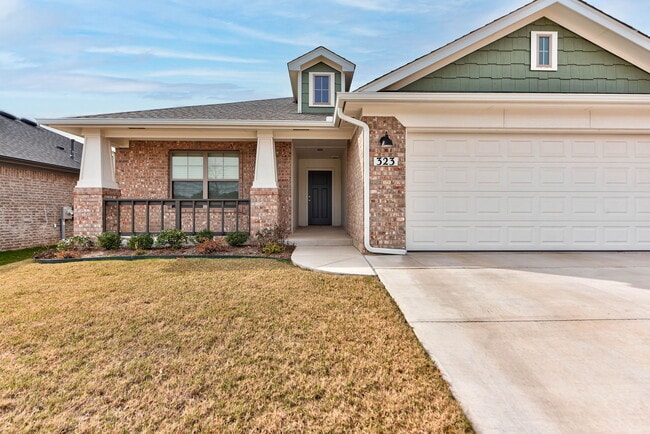 Photo - 323 Woodrock St House