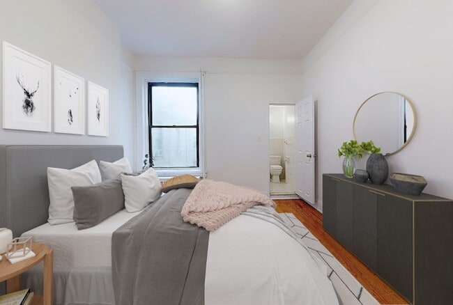 Building Photo - Central Park West