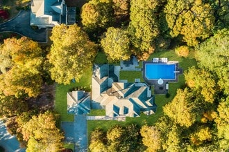 Building Photo - 10 Bay Woods Dr