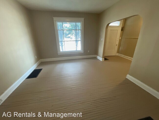 Foto del edificio - 7 br, 2 bath House - 911 W Creighton Ave