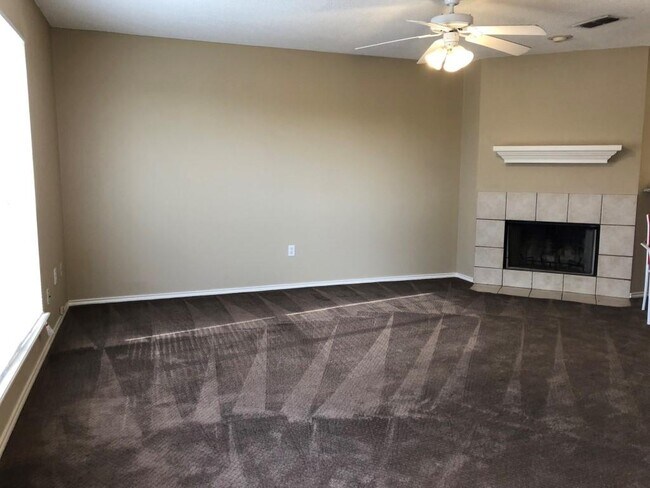 Sala de estar - 2334 78th St