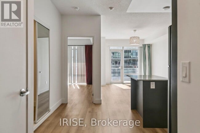 Building Photo - 360-2360 Square One Dr