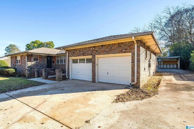 Building Photo - 3338 Crescent Dr