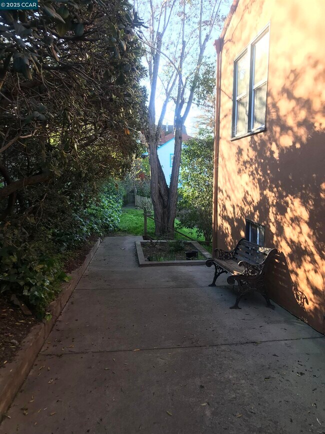 Foto del edificio - 380 Alhambra St