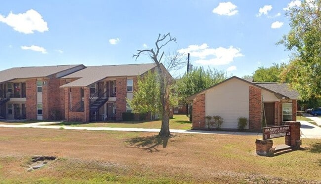 Building Photo - 15027 Quail Ridge Rd