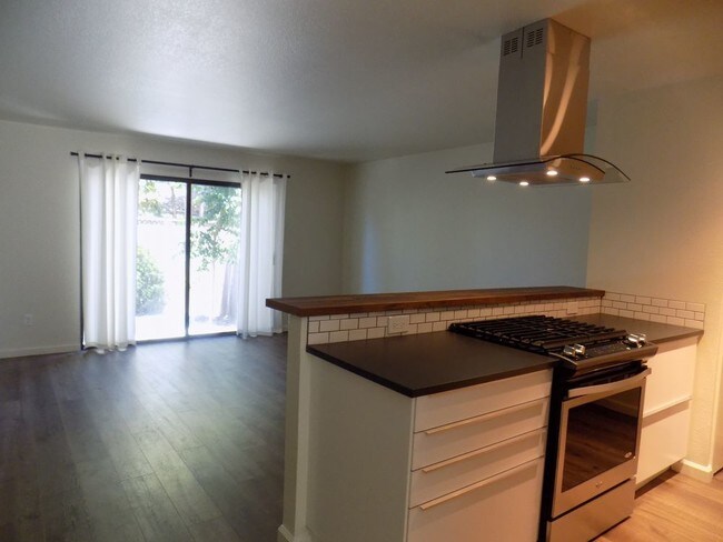 Building Photo - 533 Walkham Pl