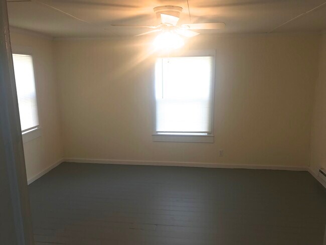 Building Photo - 814 N Bonner St