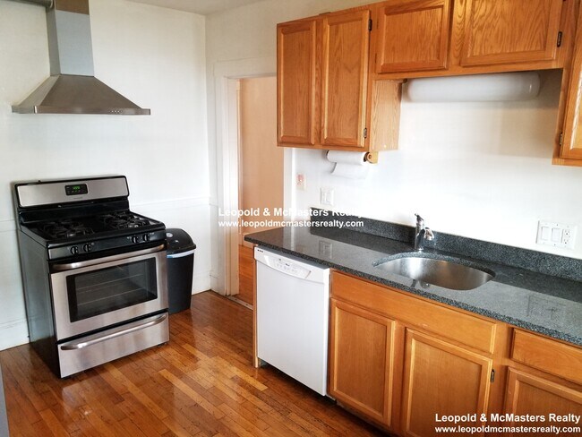 Building Photo - 25 Colborne Rd