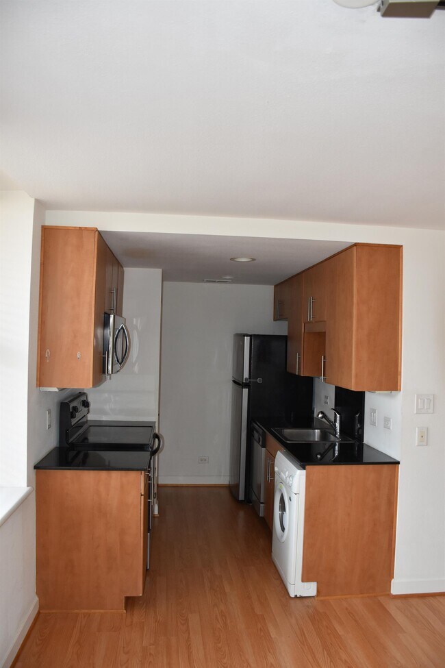 Foto del edificio - 5696 Kingsbury Ave