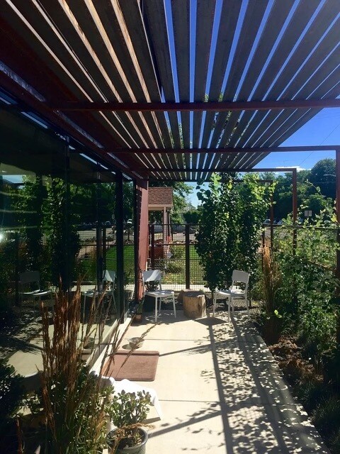 Foto del edificio - 3047 Lawrence St