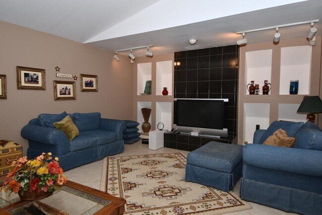Building Photo - 15931 Heron Gate Dr