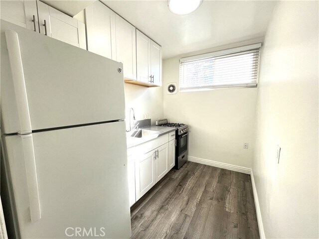 Building Photo - 12926 Doty Ave