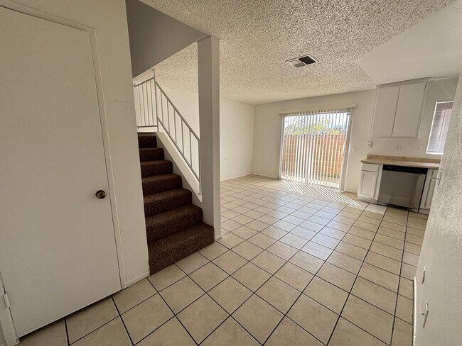 Foto del edificio - East Palmdale Townhouse
