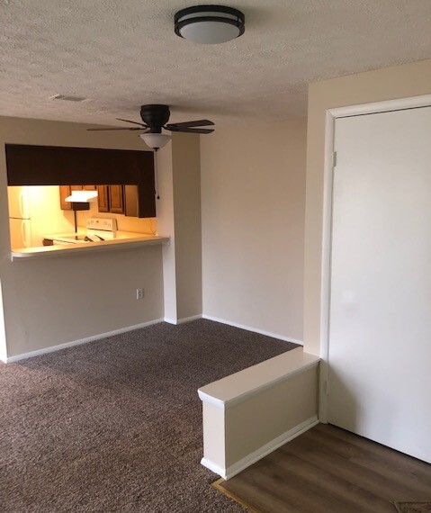 Dining area and bar window to kitchen - 26012 Brigadier Pl
