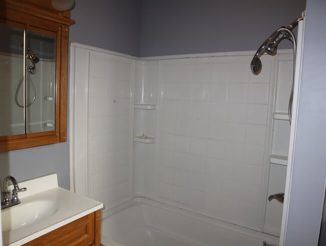 full bath - 144 S Main St