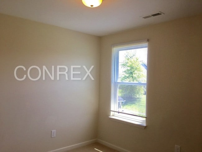 Foto del edificio - 4045 Overcreek Ln