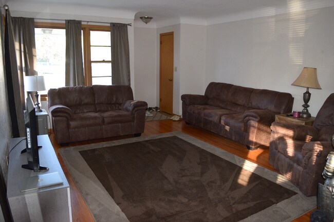 Foto del edificio - 1588 Case Ave