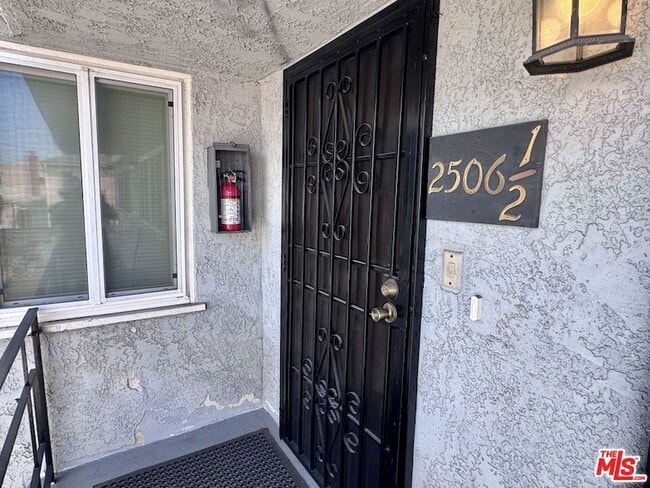 Building Photo - 2506 1/2 W 85th St