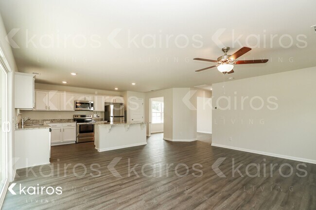 Building Photo - 217 Western Red Cedar Dr.