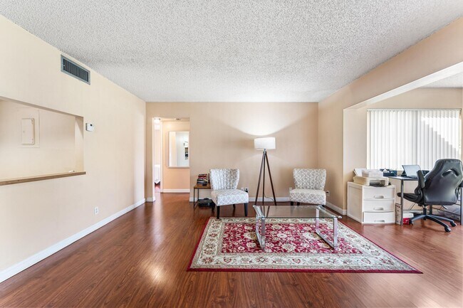 Foto del edificio - 524 Shady Pine Way