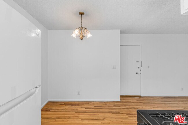 Foto del edificio - 1627 S Bundy Dr