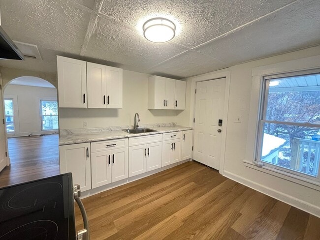 Building Photo - 33 Malvern St